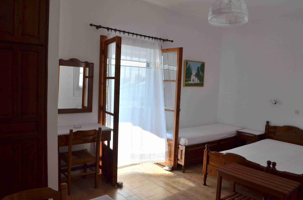 Casper'S Studios Piso Livadi Pokoj fotografie